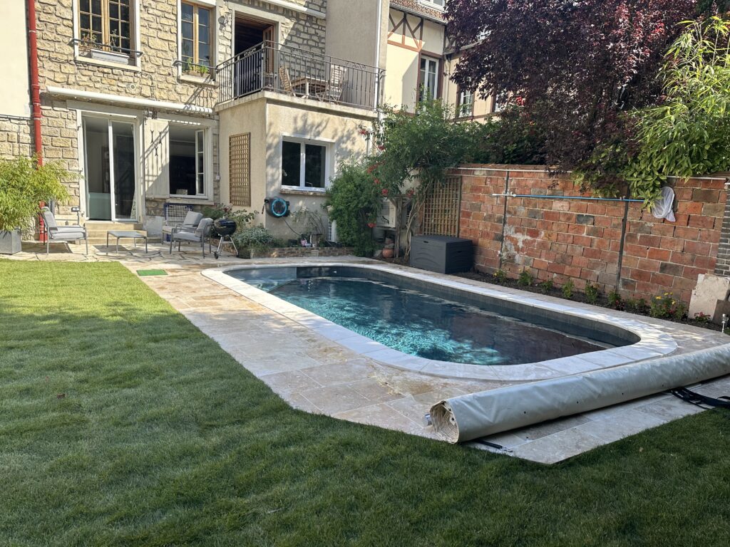 Gite Poissy meublé luxe jardin privatif piscine 2 chambres